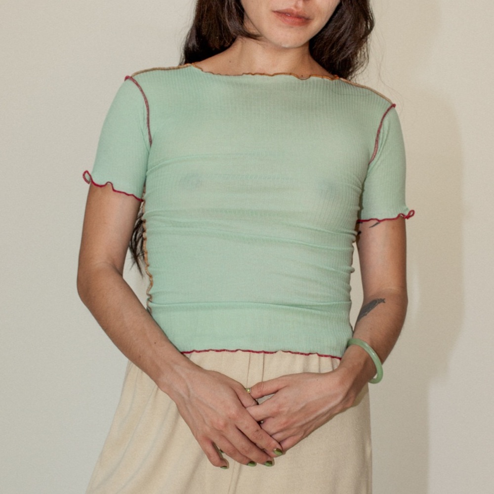 Baserange Vein Top with red and brown accents